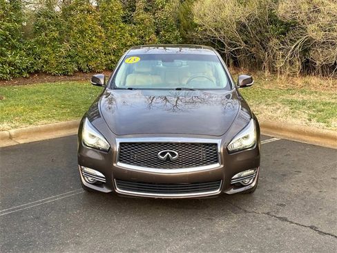 Used 2015 INFINITI Q70 3.7 image 2