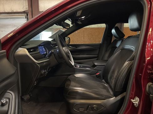 Used 2024 Jeep Grand Cherokee Altitude image 17