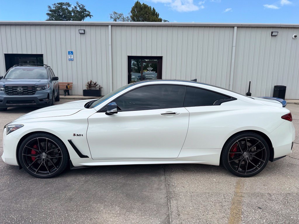 Used 2017 INFINITI Q60 Red Sport 400 AWD/4WD image 2