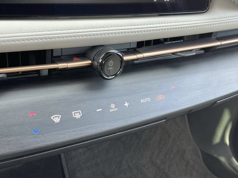 Used 2024 Nissan Ariya AWD image 29