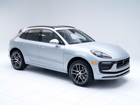 Certified 2026 Porsche Macan AWD/4WD image 7