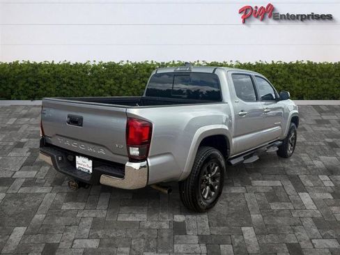 Used 2021 Toyota Tacoma SR5 RWD image 8