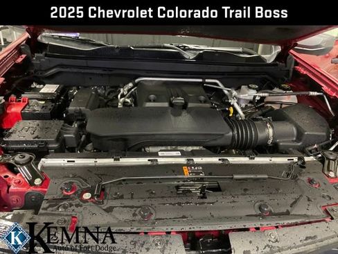 Used 2025 Chevrolet Colorado Trail Boss image 33