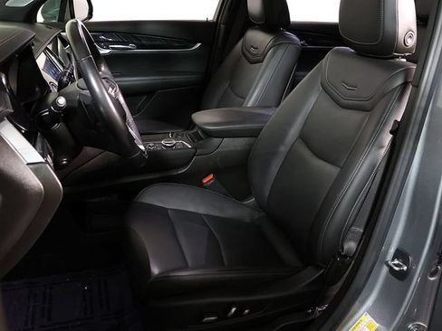 Used 2023 Cadillac XT6 Premium Luxury w/ LPO, Floor Liner Package AWD/4WD image 4