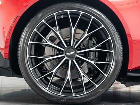 Used 2023 Aston Martin V8 Vantage Coupe RWD image 39