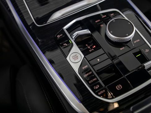 Used 2025 BMW X7 xDrive40i w/ M Sport Package image 41