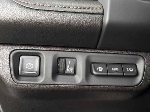 Used 2022 GMC Acadia AT4 w/ Technology Package AWD/4WD image 23