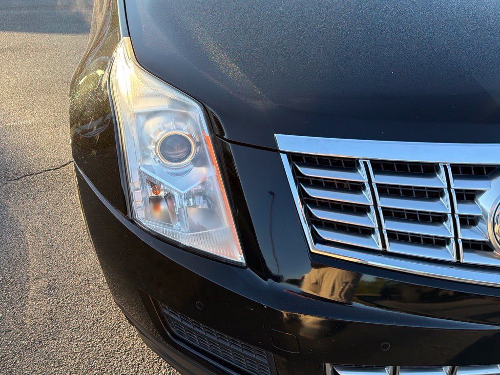 Used 2016 Cadillac SRX Luxury w/ Driver Awareness Package AWD/4WD image 27