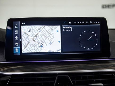 Used 2023 BMW 530e w/ Premium Package image 25