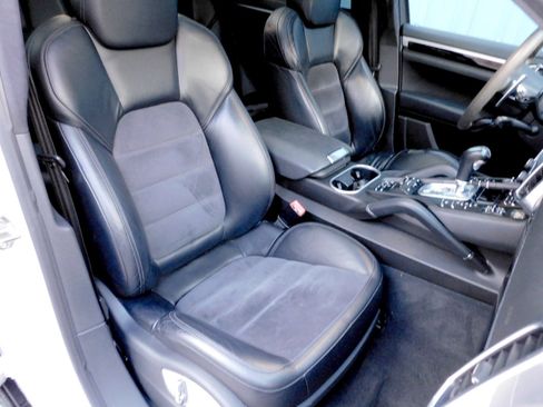 Used 2013 Porsche Cayenne GTS image 19