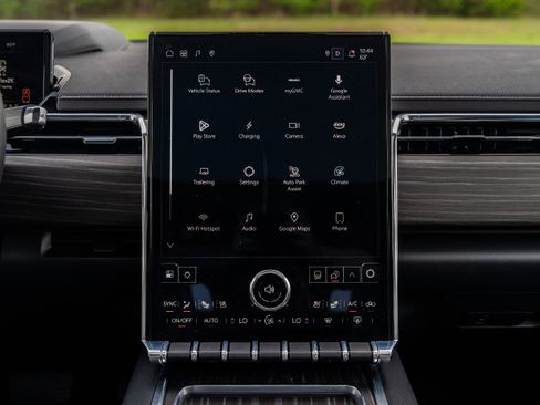 Used 2024 GMC Sierra EV Denali image 30