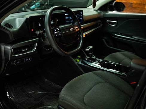 Used 2025 Kia K4 LX image 8