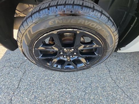 Used 2023 RAM 1500 Laramie AWD/4WD image 39