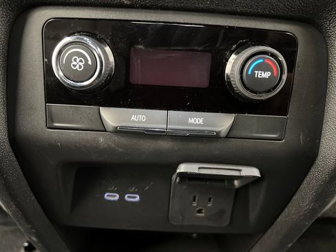 Used 2024 Chevrolet Traverse LT FWD image 29