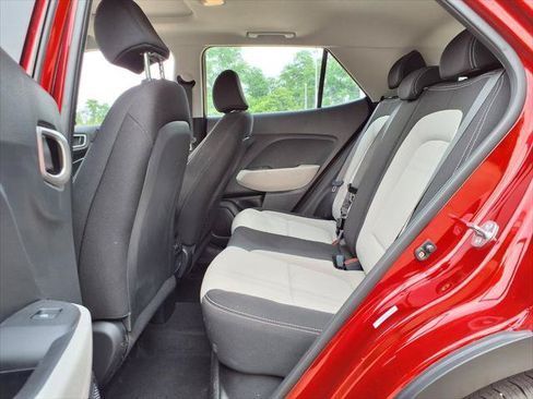 Used 2025 Hyundai Venue SEL FWD image 10