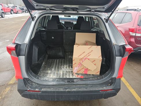 Used 2021 Toyota RAV4 LE image 16