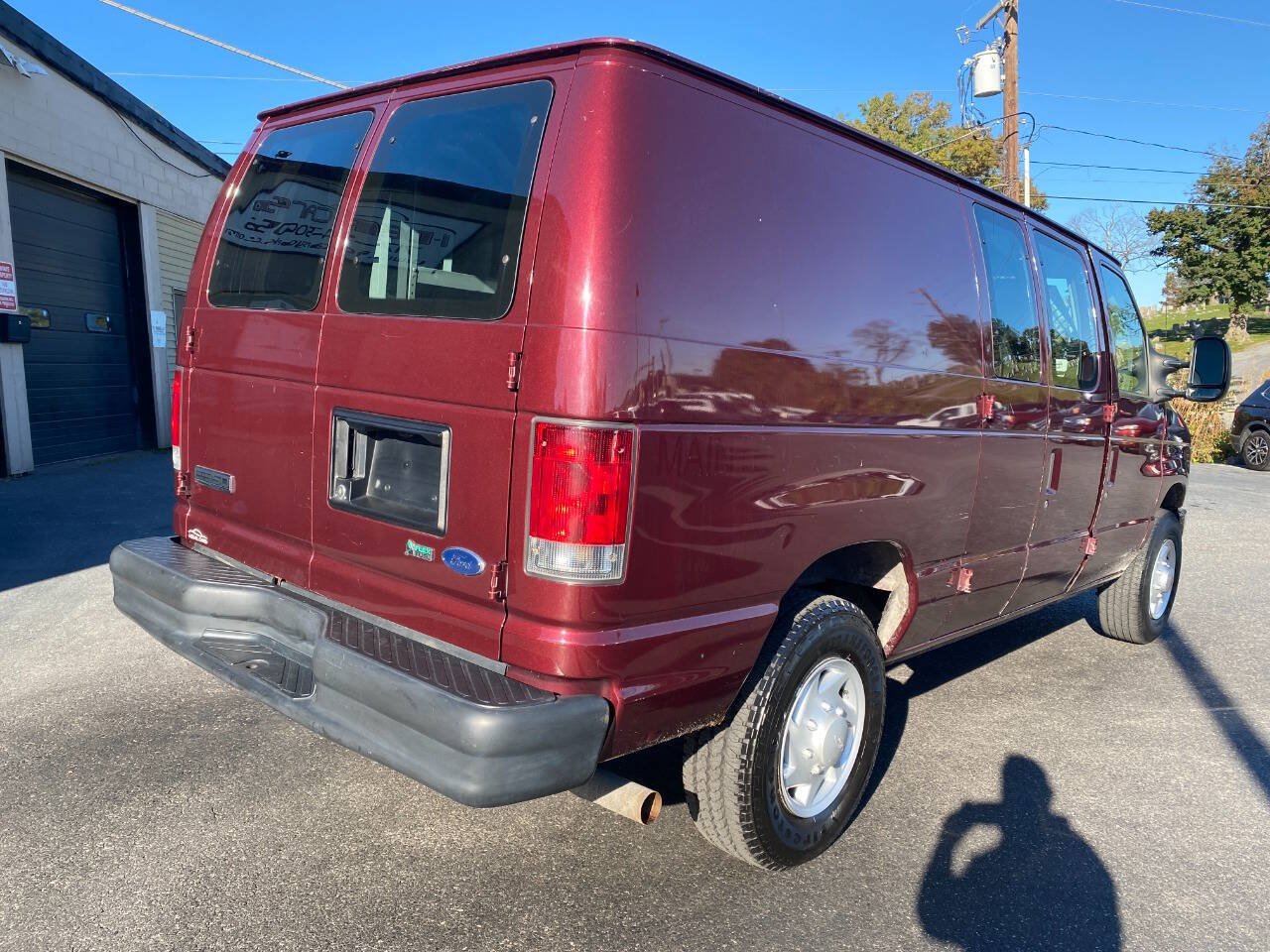 Used 2009 Ford E-350 and Econoline 350 Super Duty RWD image 3