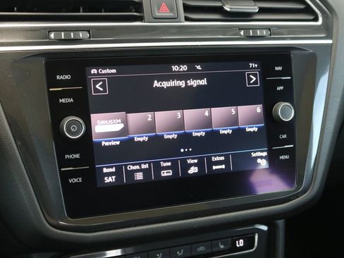 Used 2018 Volkswagen Tiguan SEL AWD/4WD image 11