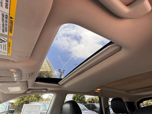 Used 2015 Nissan Pathfinder Platinum w/ Cargo Package FWD image 21
