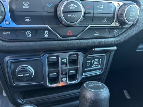 New 2026 Jeep Gladiator Sport AWD/4WD image 38