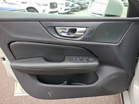 Used 2019 Volvo S60 T6 Momentum w/ Premium Package image 13
