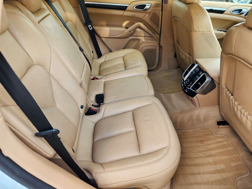 Used 2017 Porsche Cayenne AWD/4WD image 30