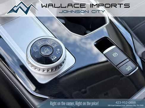 Used 2025 Mitsubishi Outlander AWD image 28