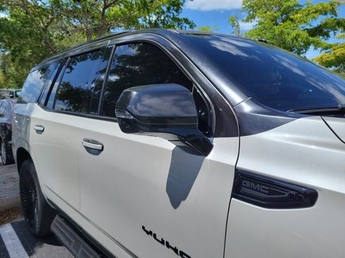 Used 2021 GMC Yukon SLT w/ SLT Luxury Plus Package image 9