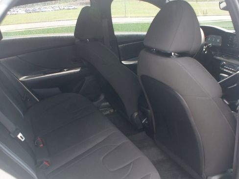 Used 2025 Hyundai Elantra Sport FWD image 19