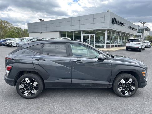 Used 2024 Hyundai Kona SEL AWD/4WD image 2