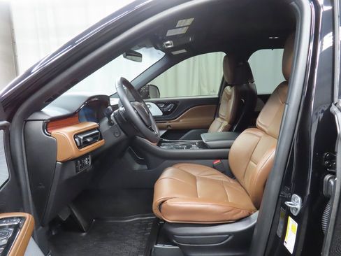 Used 2023 Lincoln Aviator Reserve w/ Equipment Group 201A image 9