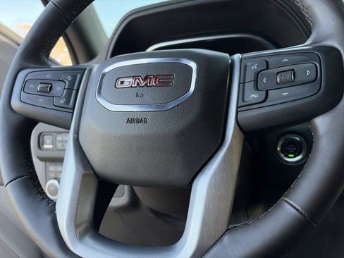 Used 2023 GMC Yukon SLT w/ SLT Premium Package image 19