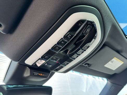 Used 2026 Porsche Macan image 32