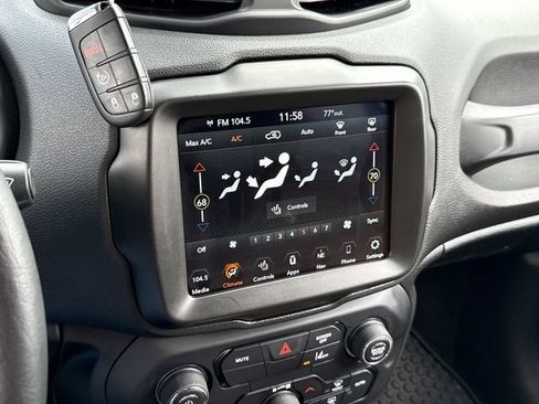 Used 2022 Jeep Renegade Trailhawk w/ Trailer Tow Group AWD/4WD image 27
