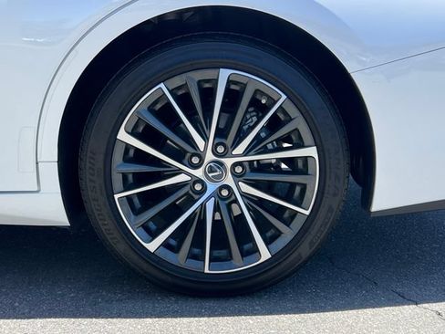 Used 2025 Lexus ES 350 w/ Premium Package FWD image 12