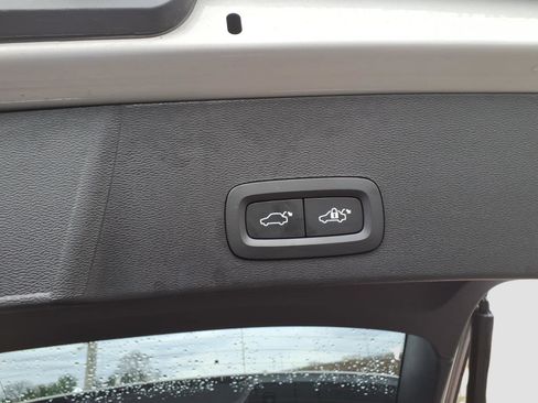 Used 2023 Volvo XC40 Recharge Ultimate image 17