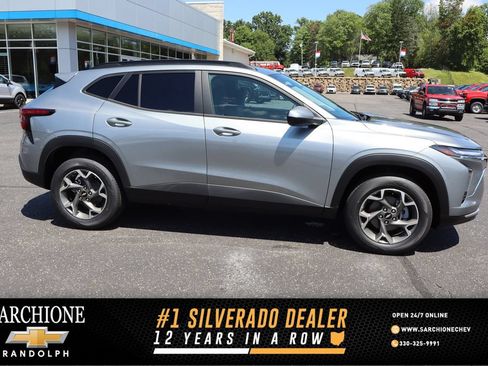 New 2026 Chevrolet Trax LT w/ LT Convenience Package FWD image 1
