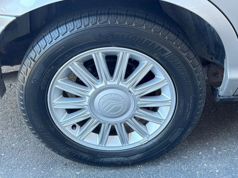 Used 2009 Mercury Grand Marquis LS image 38