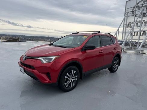 Used 2016 Toyota RAV4 LE image 3