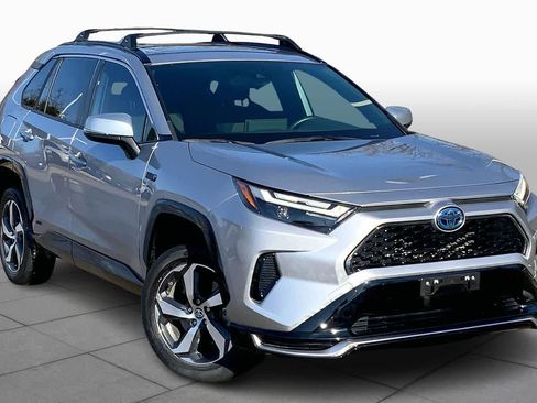 Used 2022 Toyota RAV4 SE w/ Weather & Moonroof Package image 3