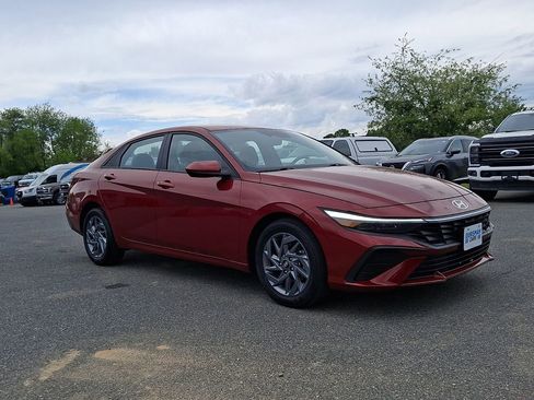 Used 2024 Hyundai Elantra SEL FWD image 1