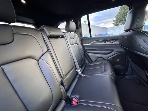 New 2025 Jeep Grand Cherokee Limited image 23