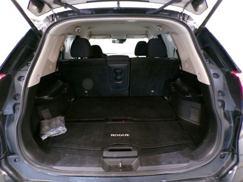 Used 2019 Nissan Rogue SV w/ Premium Package image 8