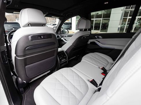 Used 2026 BMW X7 xDrive40i image 27