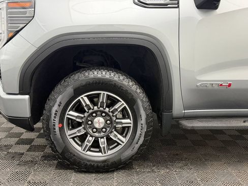 Used 2024 GMC Sierra 1500 AT4 w/ Technology Package AWD/4WD image 11
