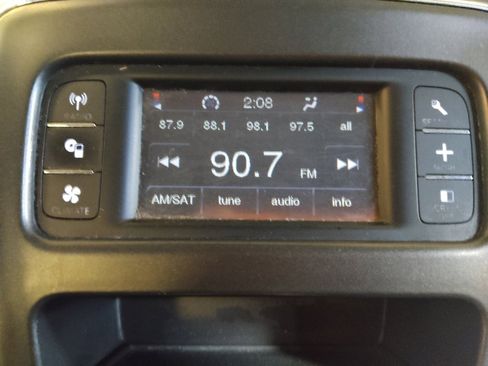 Used 2018 Dodge Journey SE w/ Connectivity Group FWD image 25