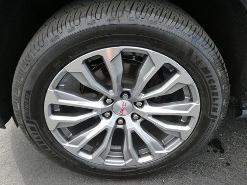 Certified 2021 GMC Yukon Denali w/ Denali Premium Package image 11