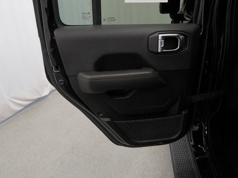 Used 2022 Jeep Wrangler Unlimited Sahara AWD/4WD image 42
