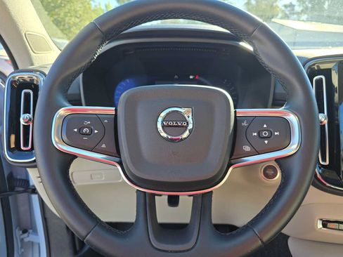 Used 2026 Volvo XC40 B5 Plus AWD/4WD image 25