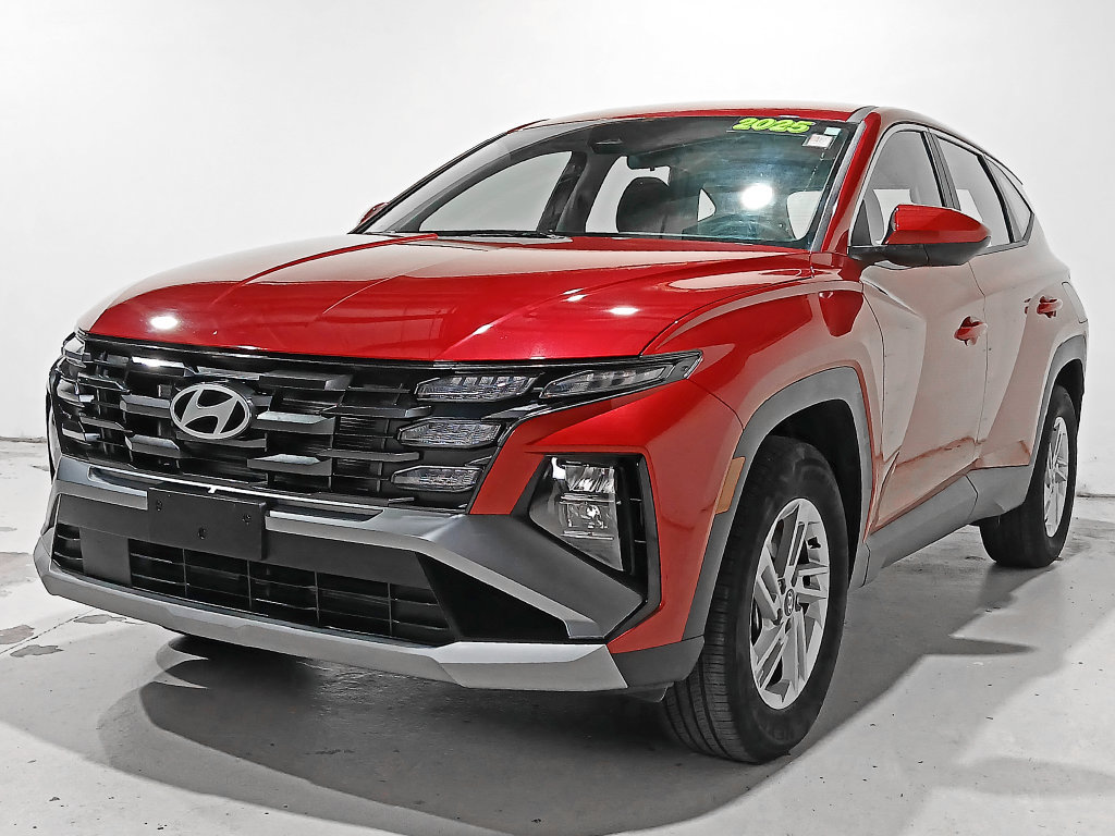 Used 2025 Hyundai Tucson SE AWD/4WD image 3